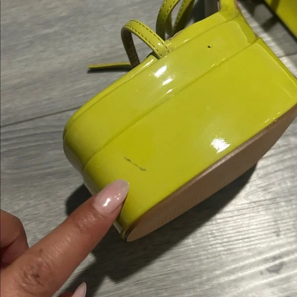 Neon Yellow Strappy Sandals Women’s Size 6 - Picture 6 of 7